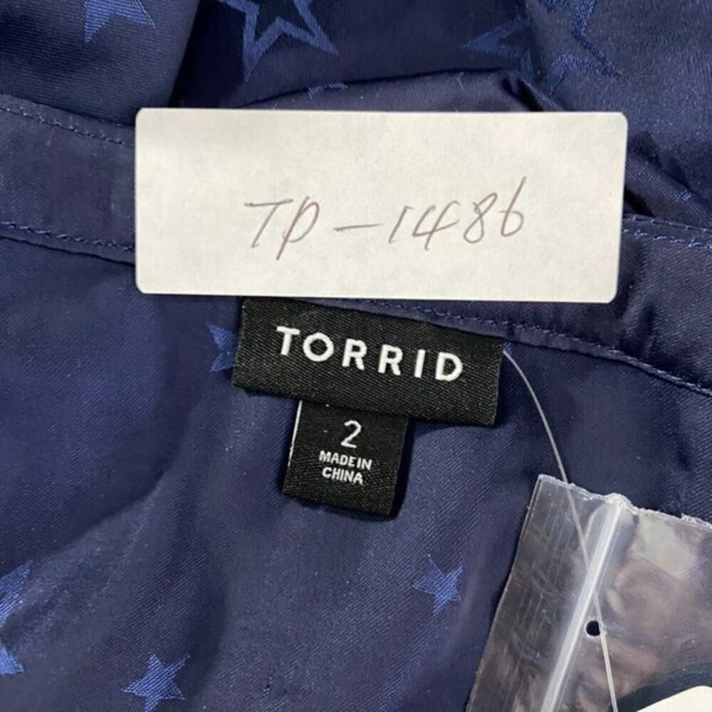 Torrid‎ Peasant Blouse Charmeuse Jacquard Star Navy Blue Tie Neck NWT 2X Flawed - Picture 2 of 11